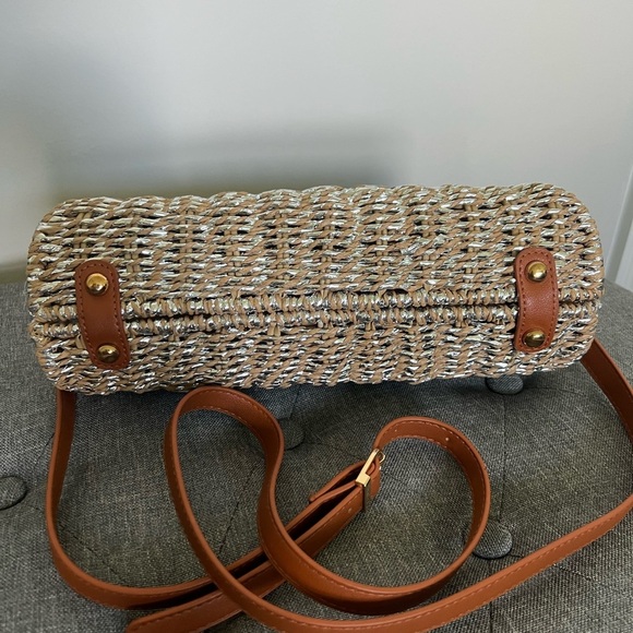 Woven Half Moon Clutch w/ Turn Lock Closure Handbag - Picture 8 of 8